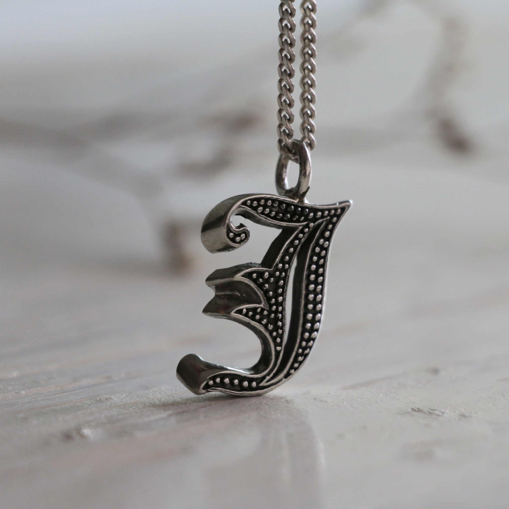 超安い品質 J alphabet gothic pendant necklace sterling silver 925 Biker 絵本・児童書