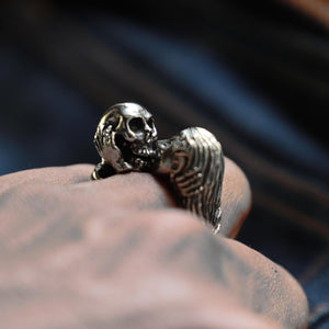 kiss of death skull ring for men made of sterling silver 925 biker style