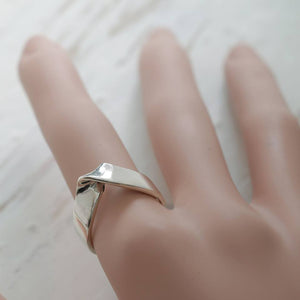 ribbon bow infinity ring silver sterling statement lady women Girl thin modern