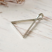 triangle pendant necklace for unisex made of sterling silver 925 minimal style
